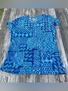 Butter-Soft V-Neck Scrub Top Bright Blue Geometric Size Medium